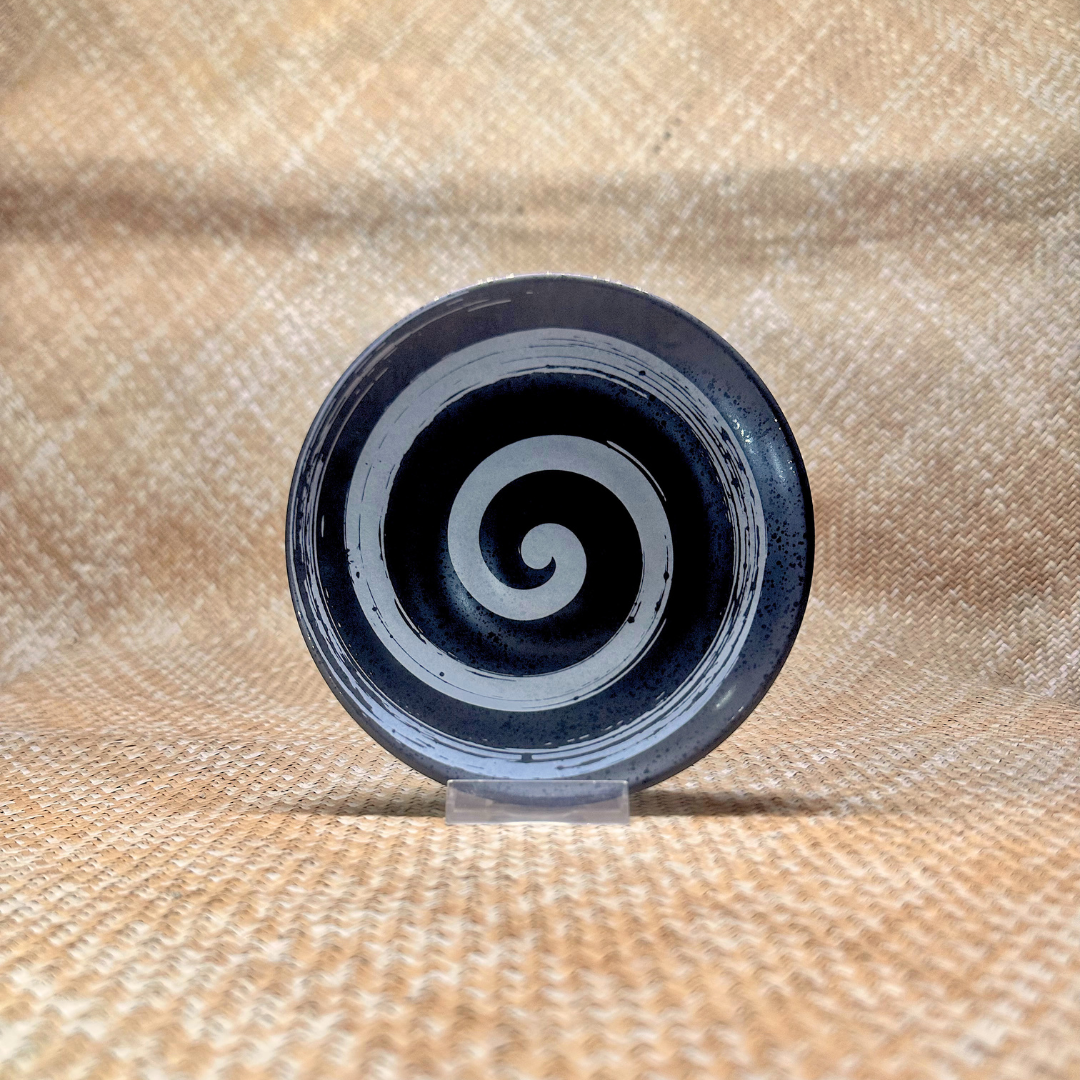 Noir spirale - Petite assiette ronde - 17,5 cm